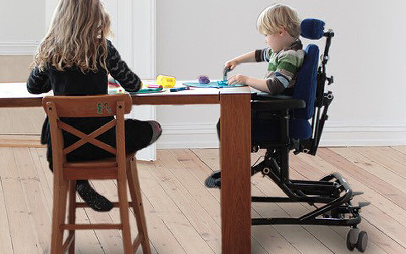 Therapiestuhl mit EVI Untergestell Sitzhöhenverstellung per Gasfeder Kinder mit Behinderung Therapiestuhl FiNiFuchs Therapiestuhl mit EVI Untergestell Sitzhöhenverstellung per Gasfeder Kinder mit Behinderung Therapiestuhl FiNiFuchs