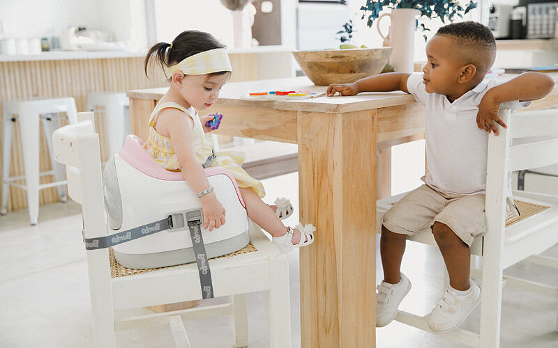 Sitzhilfe Kinder Behinderung multi seat Bumbo booster seat FiNiFuchs Sitze unterwegs Sitzhilfe Kinder Behinderung multi seat Bumbo booster seat FiNiFuchs Sitze unterwegs