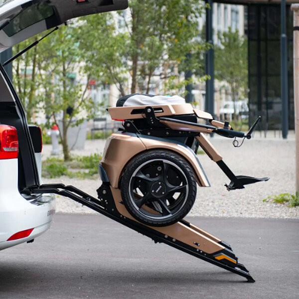 Transport-BRO-auf-Rampe-FiNiFuchs-ERolli