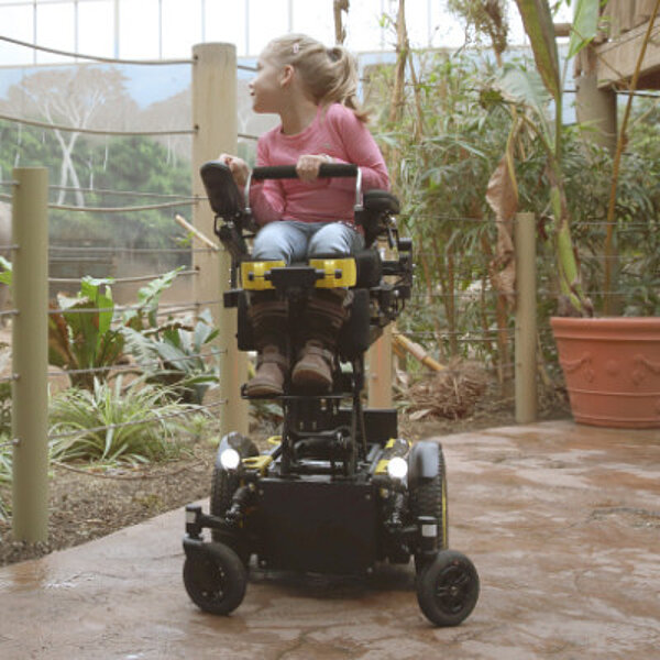 Stehständer Elektro Stehrollstuhl Kinderhilfsmittel Swiss Junior S FiNiFuchs
