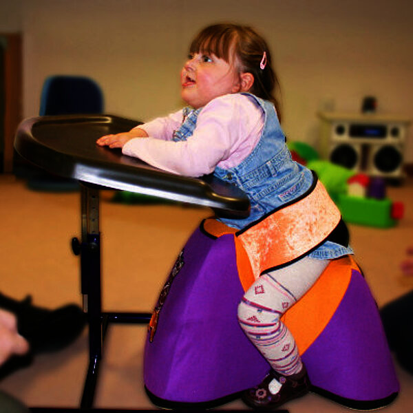 Sitzhilfe Equipoise Kinder mit Behinderung Specialised Orthotic Services FiNiFuchs