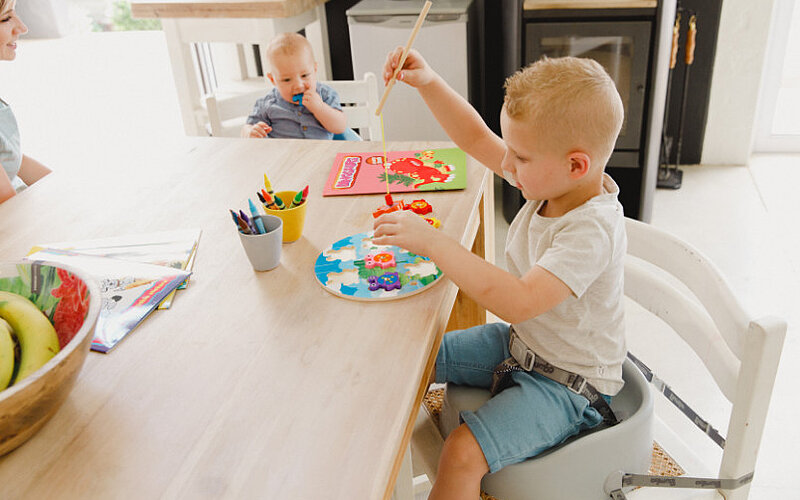 Sitzhilfe Kinder Behinderung Bumbo booster seat FiNiFuchs Sitze unterwegs Sitzhilfe Kinder Behinderung Bumbo booster seat FiNiFuchs Sitze unterwegs