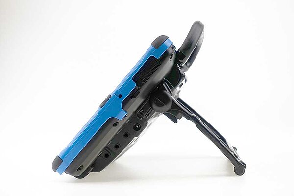 FiNiFuchs-AC-800-40 steht Seite Unterstuetzte Kommunikation dynamischer Talker