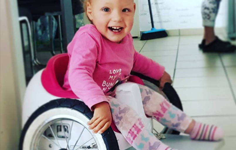 Kleinkinder-Rollstuhl-Lina-Rolli-FiNiFuchs