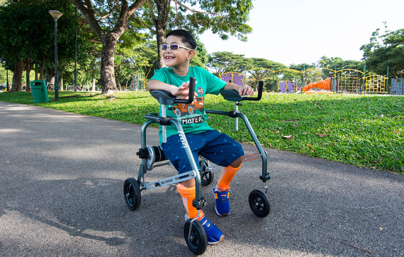 Gehtrainer-FROG-Lauflernhilfe-Laufhilfe-FiNiFuchs